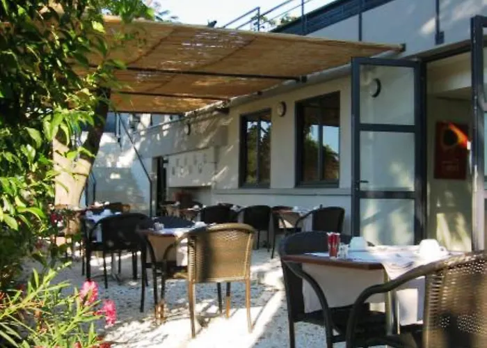Les Jardins Du Canal - Piscine Chauffee - Solaire Eco Responsable - Parking - Garage - Bornes Electriques - Accueil Velos - Kids Friendly Aigues-Mortes