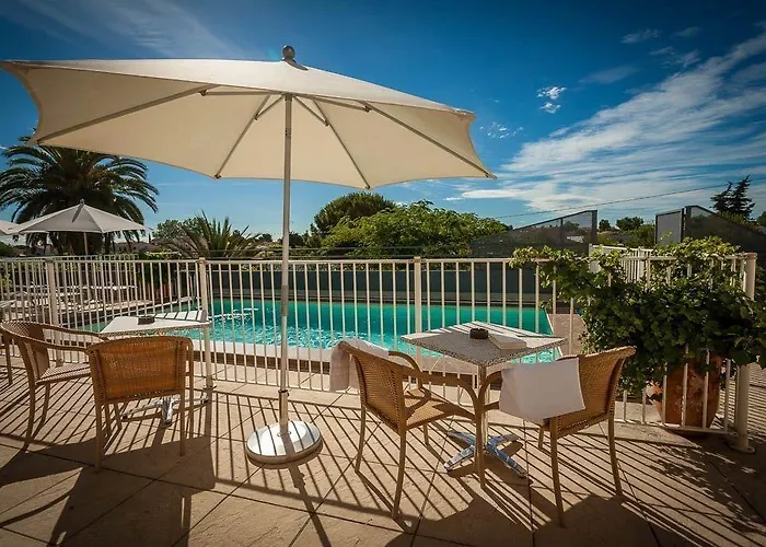 Les Jardins Du Canal - Piscine Chauffee - Solaire Eco Responsable - Parking - Garage - Bornes Electriques - Accueil Velos - Kids Friendly 3* Aigues-Mortes