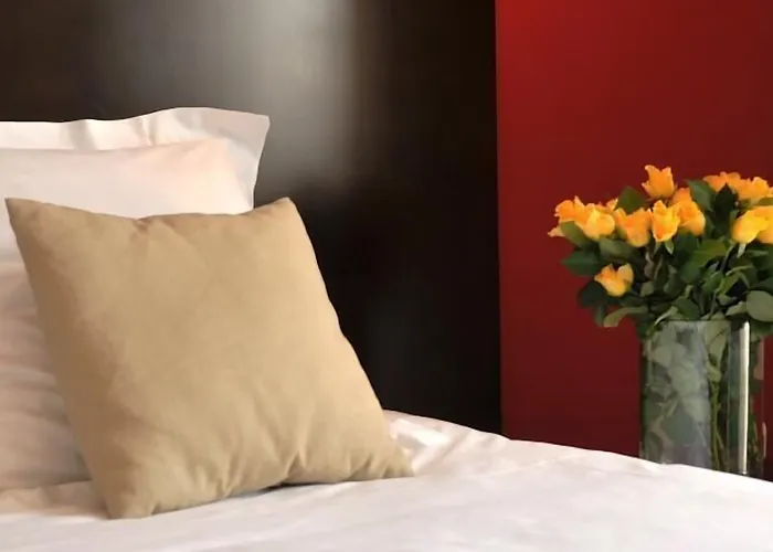 Hotel Les Jardins Du Canal - Solaire Eco Responsable - Piscine - Parking - Garage - Bornes électriques - Accueil Vélos - Kids Friendly Aigues-Mortes