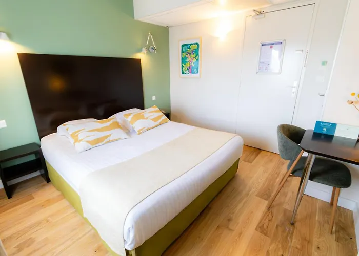 Hotel Les Jardins Du Canal - Piscine Chauffee - Solaire Eco Responsable - Parking - Garage - Bornes Electriques - Accueil Velos - Kids Friendly