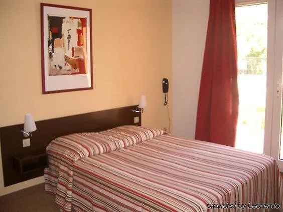 Hotel Les Jardins Du Canal - Piscine Chauffee - Solaire Eco Responsable - Parking - Garage - Bornes Electriques - Accueil Velos - Kids Friendly Aigues-Mortes