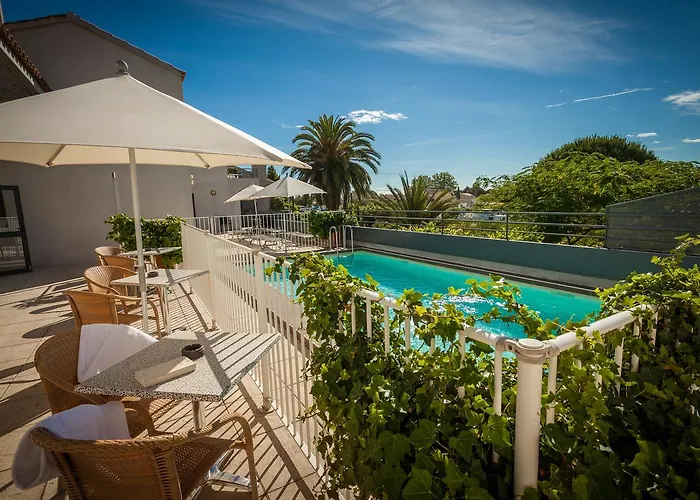Hotel Les Jardins Du Canal - Piscine Chauffee - Solaire Eco Responsable - Parking - Garage - Bornes Electriques - Accueil Velos - Kids Friendly