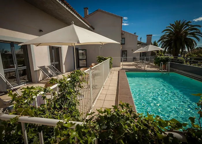 Hotel Les Jardins Du Canal - Piscine Chauffee - Solaire Eco Responsable - Parking - Garage - Bornes Electriques - Accueil Velos - Kids Friendly Aigues-Mortes