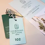 Hotel Les Jardins Du Canal - Piscine Chauffee - Solaire Eco Responsable - Parking - Garage - Bornes Electriques - Accueil Velos - Kids Friendly Aigues-Mortes