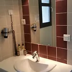 Hotel Les Jardins Du Canal - Solaire Eco Responsable - Piscine - Parking - Garage - Bornes électriques - Accueil Vélos - Kids Friendly 3*