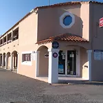 Les Jardins Du Canal - Solaire Eco Responsable - Piscine - Parking - Garage - Bornes électriques - Accueil Vélos - Kids Friendly Hotel Aigues-Mortes