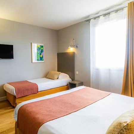 Les Jardins Du Canal - Solaire Eco Responsable - Piscine - Parking - Garage - Bornes électriques - Accueil Vélos - Kids Friendly Hotel Aigues-Mortes