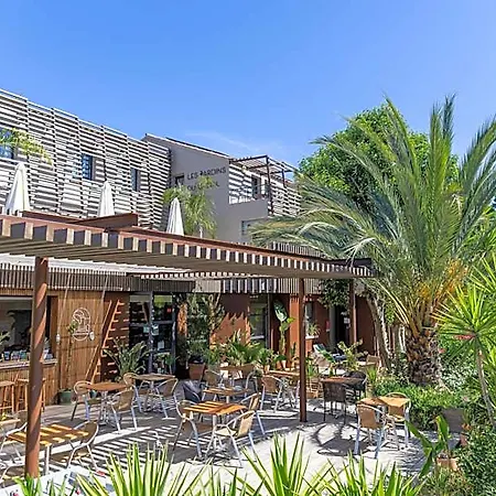 Otel Les Jardins Du Canal - Piscine Chauffee - Solaire Eco Responsable - Parking - Garage - Bornes Electriques - Accueil Velos - Kids Friendly 3*
