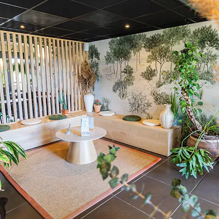 Otel Les Jardins Du Canal - Piscine Chauffee A 28 Degres - Parking Gratuit - Garage - Bornes Electriques - Accueil Velos Et Motos - Kids Friendly-solaire Ecoresponsable Aigues-Mortes