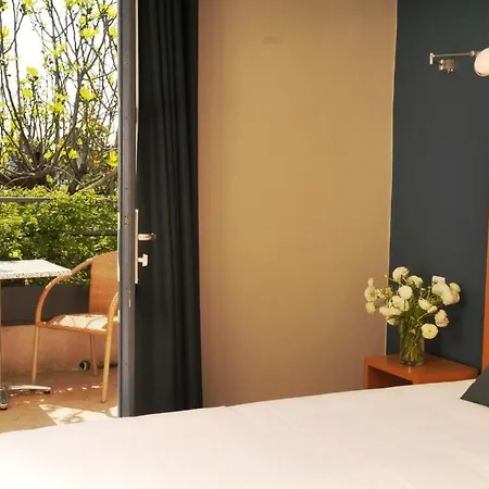 Hotel Les Jardins Du Canal Piscine Chauffee