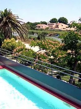 Les Jardins Du Canal Piscine Chauffee Hotel Aigues-Mortes