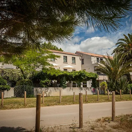 Les Jardins Du Canal Piscine Chauffee Hotel Aigues-Mortes