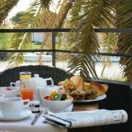 Les Jardins Du Canal Piscine Chauffee Hotel