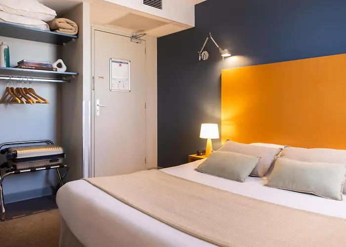 Ξενοδοχείο Les Jardins Du Canal - Piscine Chauffee - Solaire Eco Responsable - Parking - Garage - Bornes Electriques - Accueil Velos - Kids Friendly Aigues-Mortes