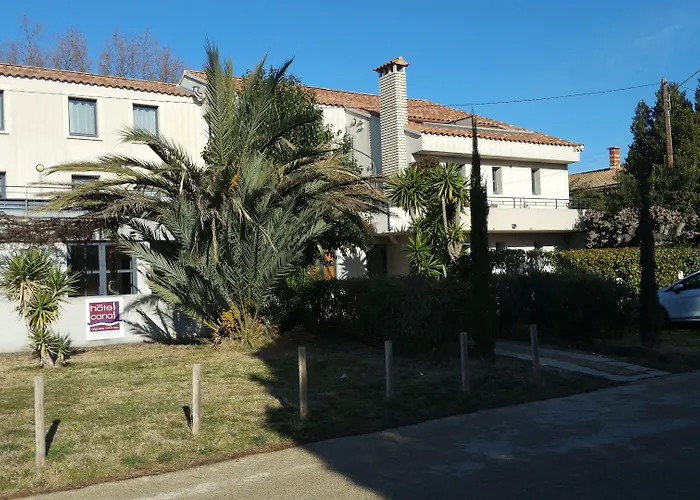 Les Jardins Du Canal - Piscine Chauffee - Solaire Eco Responsable - Parking - Garage - Bornes Electriques - Accueil Velos - Kids Friendly 3* Aigues-Mortes